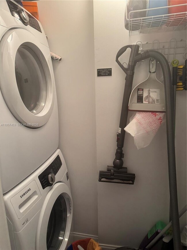 Building Photo - 1050 Brickell Ave