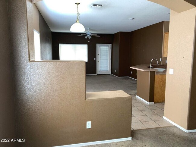 Building Photo - Charming 4 bed, 2 bath home on the golf co...