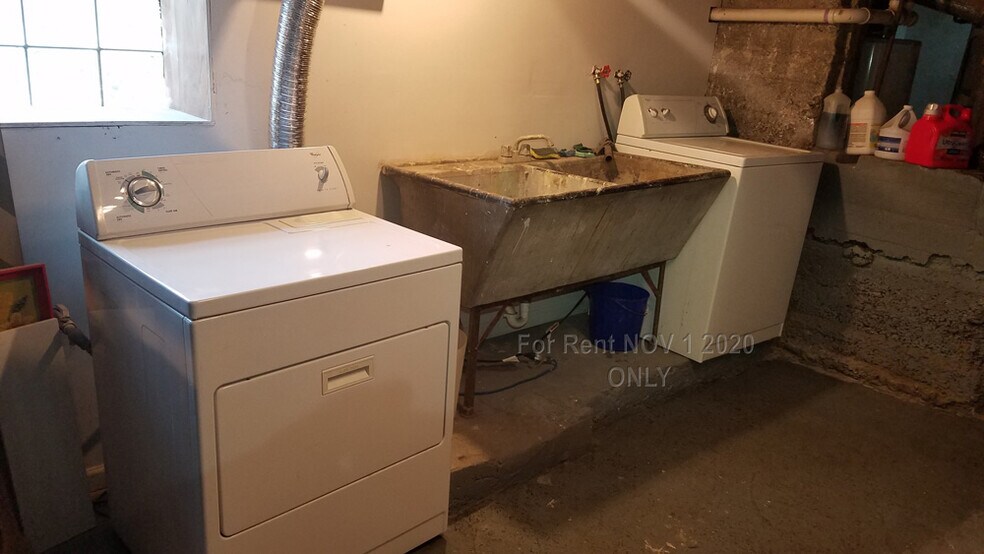 Building Photo - 2423 W Cortez St