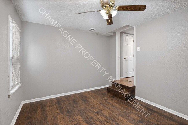 Building Photo - 2 bedroom home, conveniently located in Westport