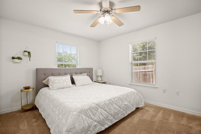 Building Photo - 7000 Villita Avenida