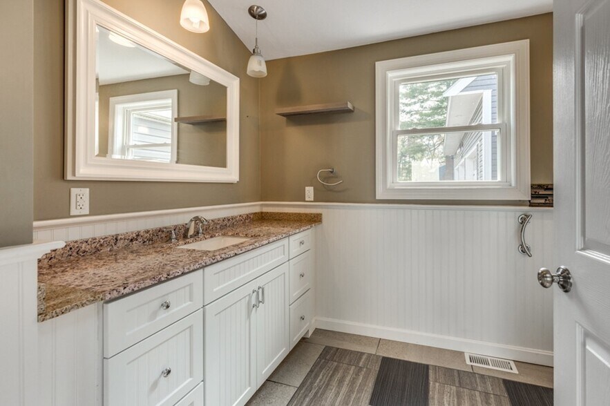 Building Photo - 8 Pluff Ave