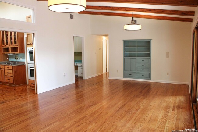 Building Photo - 539 Woodcrest Dr