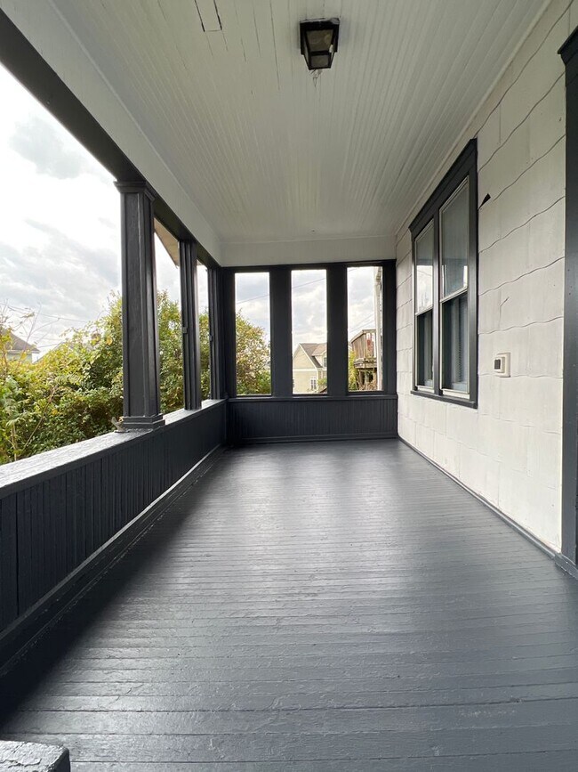 Building Photo - 3 Bed/1 Bath Home located close to Sunnyside and Downtown Campus- Available 5/20/2026