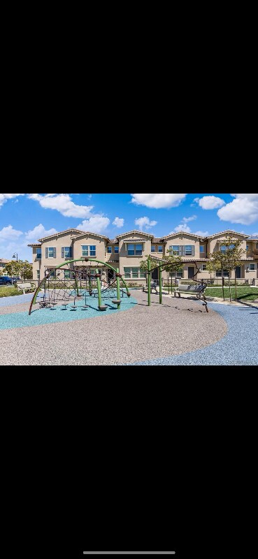 Building Photo - 1096 Delpy View Point