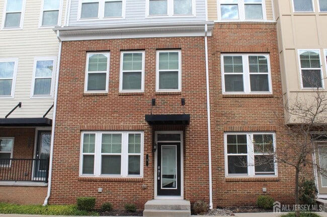 Primary Photo - 6 Bond St