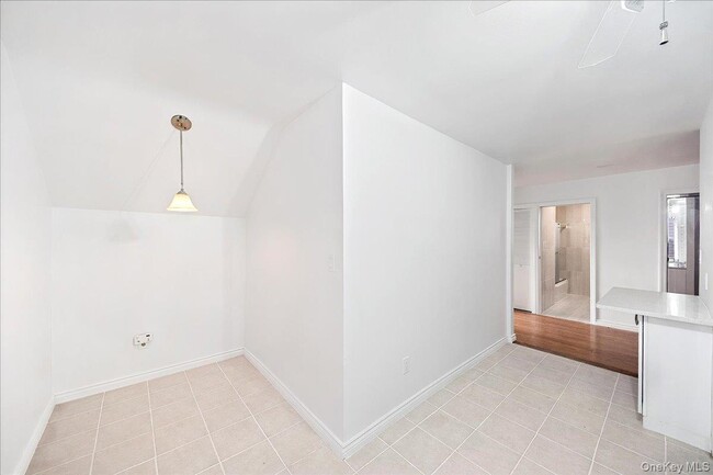 Building Photo - 163 Glover Ave