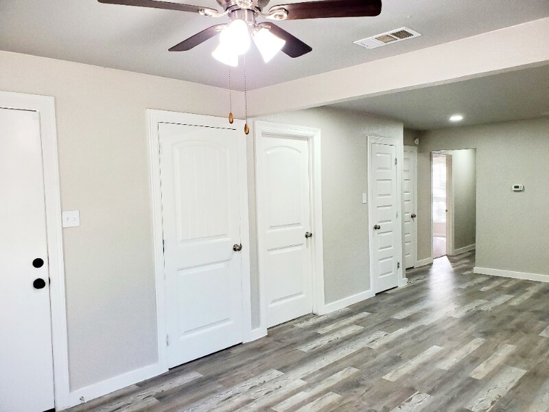 Building Photo - 1623 E Waco Ave