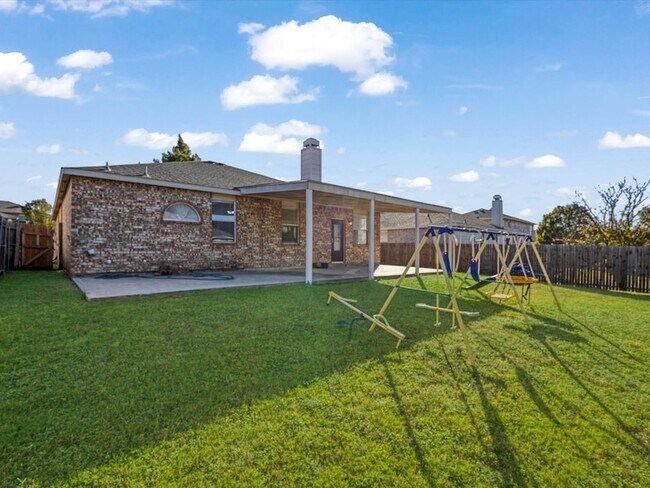 Building Photo - 548 Linacre Dr