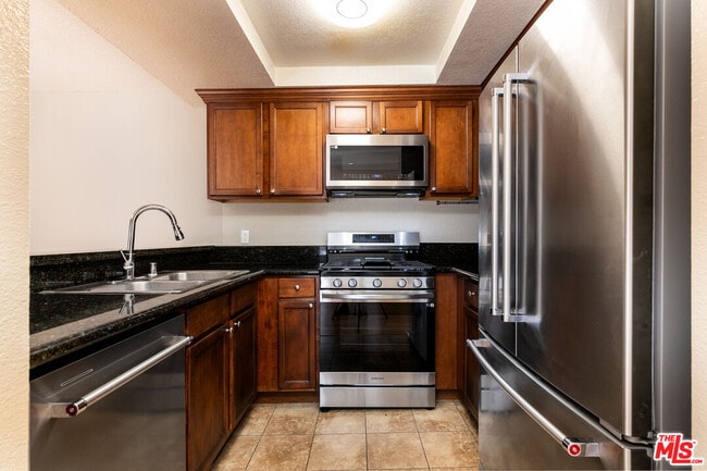 Building Photo - 1633 S Bentley Ave