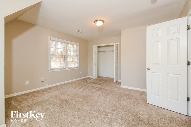 Building Photo - 60 Evans Point