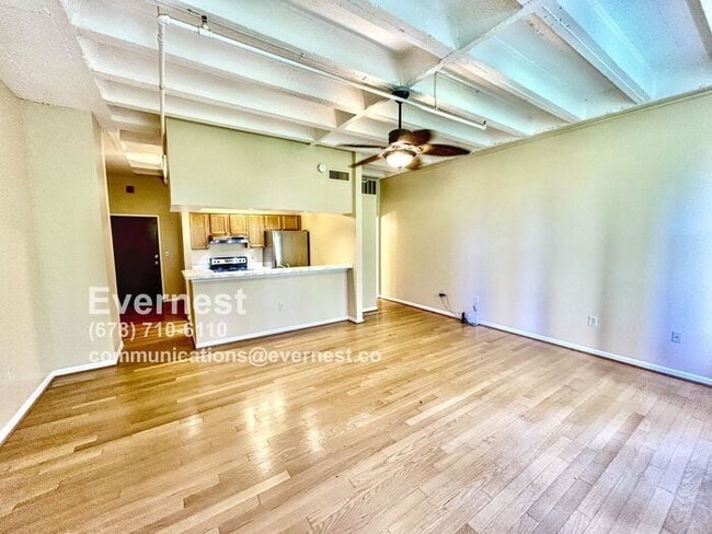 Building Photo - Cozy 1-Bedroom Condo with Convenient Acces...