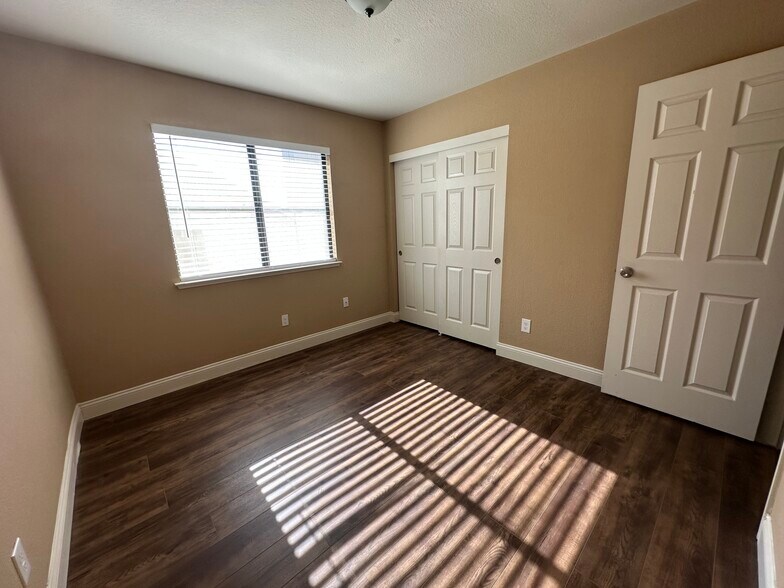 Building Photo - 1570 Deer Run Ln