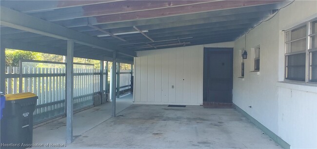 Building Photo - 2702 Golf Hammock Dr