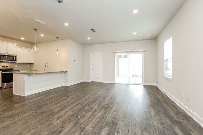 Building Photo - 2508 Elmcroft Ave