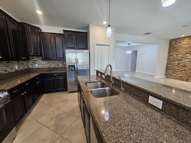 Building Photo - 2718 Atherton Dr