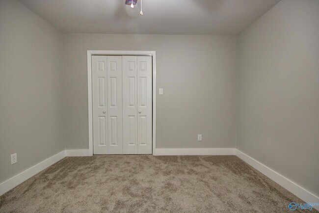 Building Photo - 205 Jarrett Ln