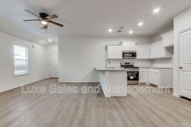 Building Photo - 11613 Mackenzie Wy