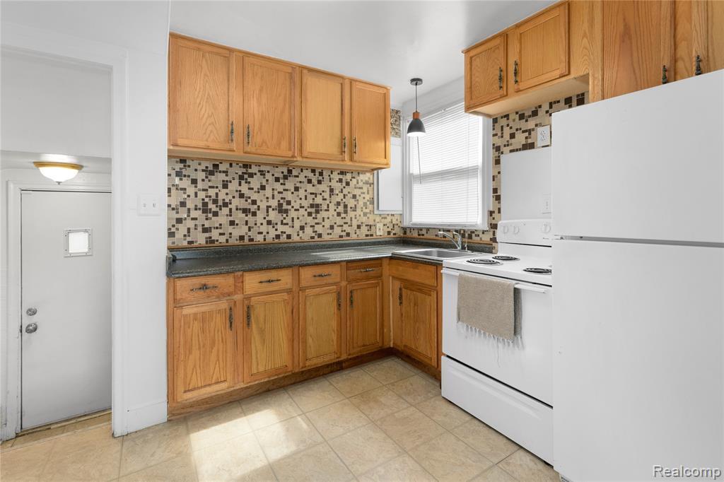 Building Photo - 3455 Santa Maria St
