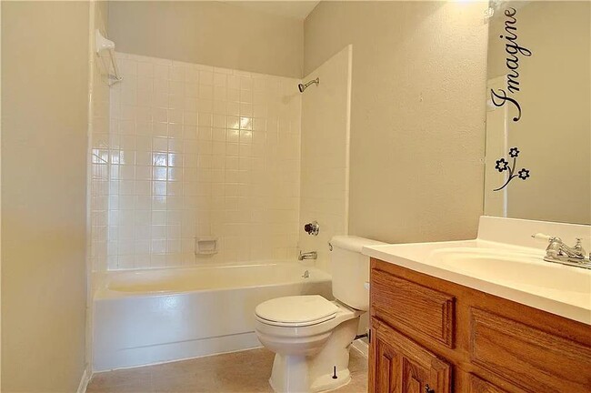 Building Photo - 3414 Chesapeake Dr