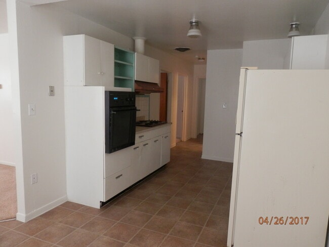 Building Photo - 915 S Platinum Ave