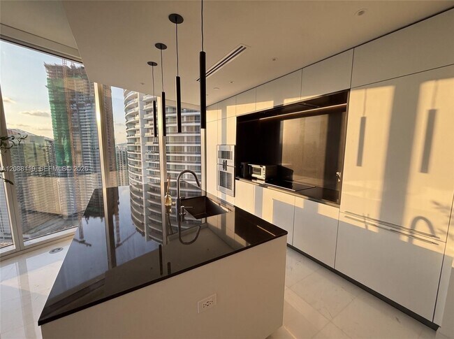 Building Photo - 300 Biscayne Blvd Way