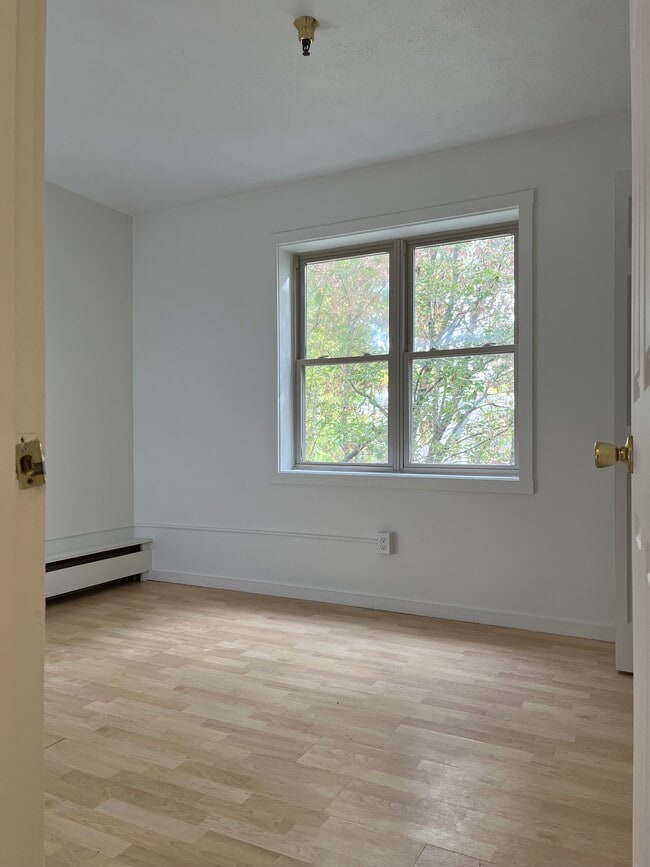 Building Photo - 216 Lake St