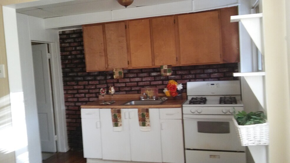 Building Photo - 3719 Saint Victor St