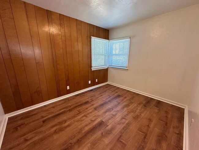 Building Photo - 1540 Hillside Dr