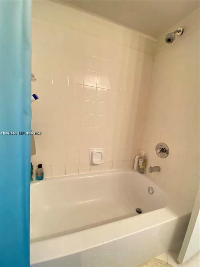 Building Photo - 1350 SE 3rd Ave