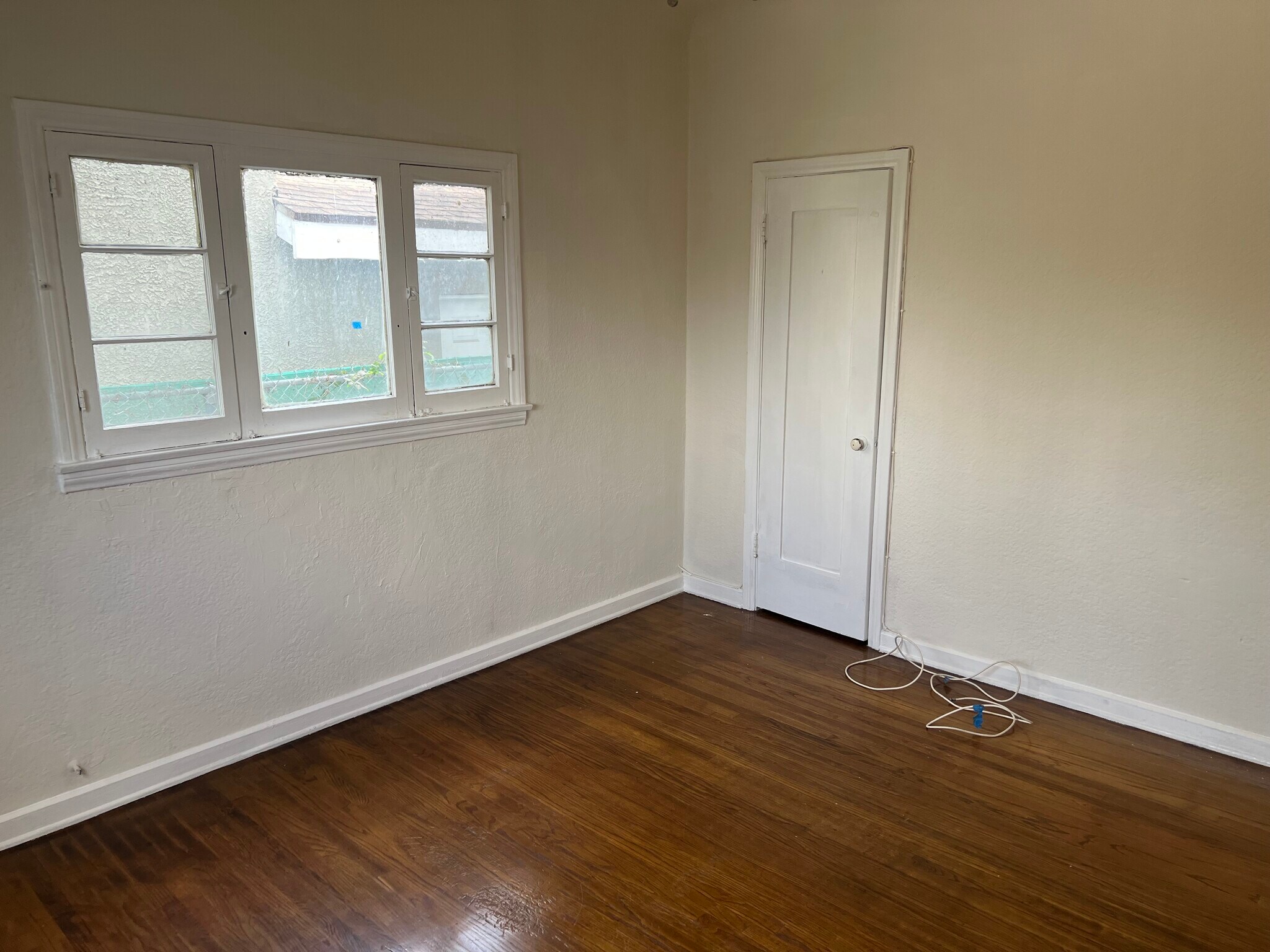 Building Photo - 2745 S Palm Grove Ave