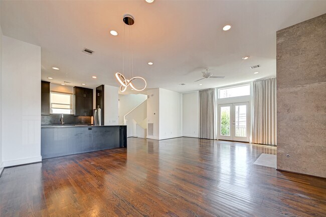 Building Photo - 5342 Darling St