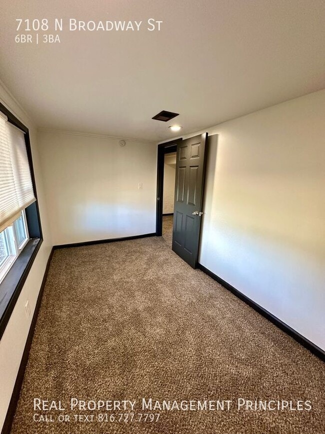 Building Photo - 7108 N Broadway