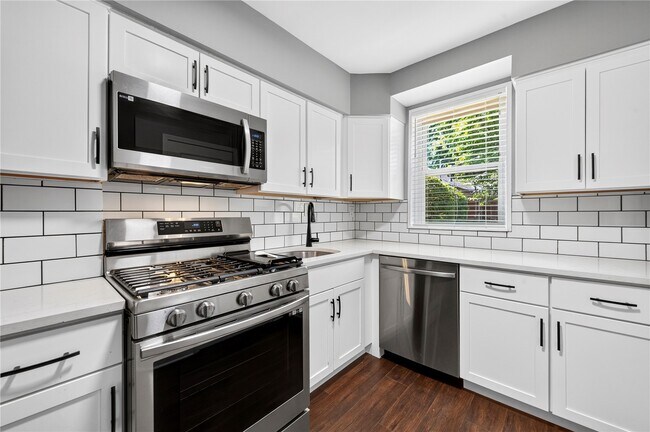 Building Photo - 725 Berick Dr