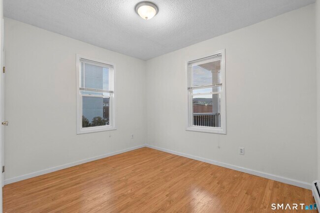 Building Photo - 18 Kelley St