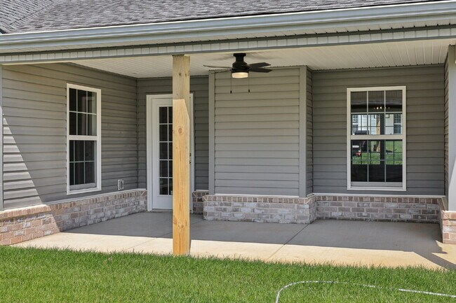 Building Photo - 383 Kingland Ln