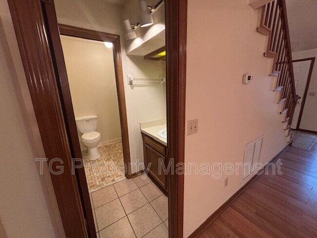 Building Photo - 11647 Fort Caroline Lakes Dr
