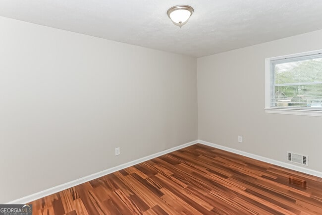 Building Photo - 6702 Londonderry Dr