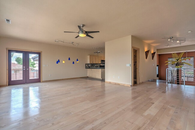 Building Photo - Gorgeous, Custom 4 bed, 3 bath Pet-Friendl...