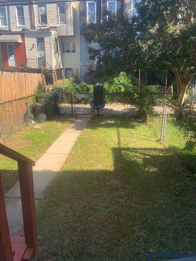 Building Photo - Spacious 2-Bedroom Townhome – Newly Renova...