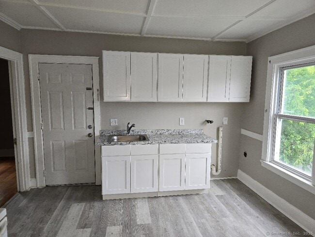 Building Photo - 23 Stiles St