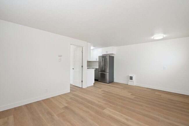 Building Photo - Greenlake / Phinney Ridge Remodel - In-Uni...