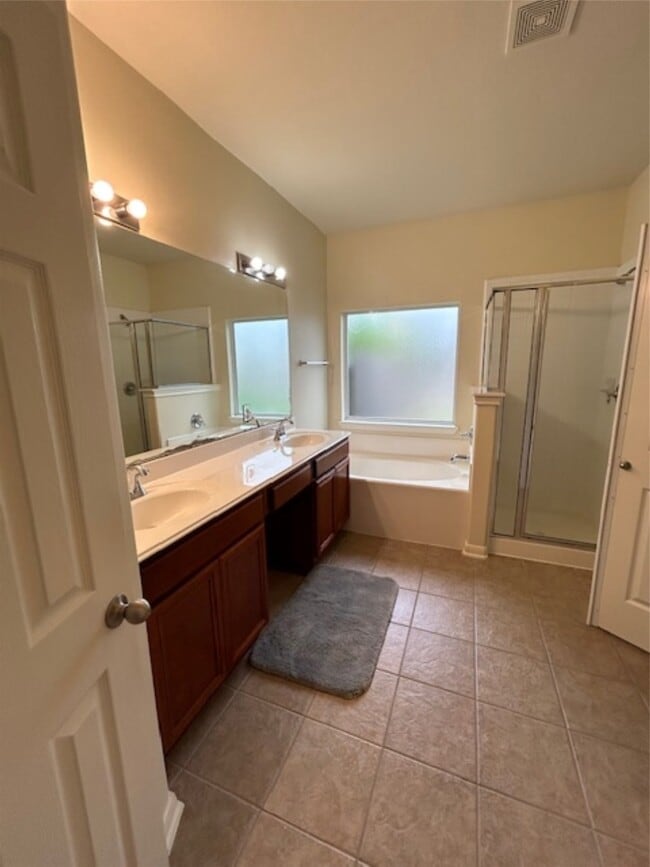 Building Photo - 13046 Echo Landing Dr