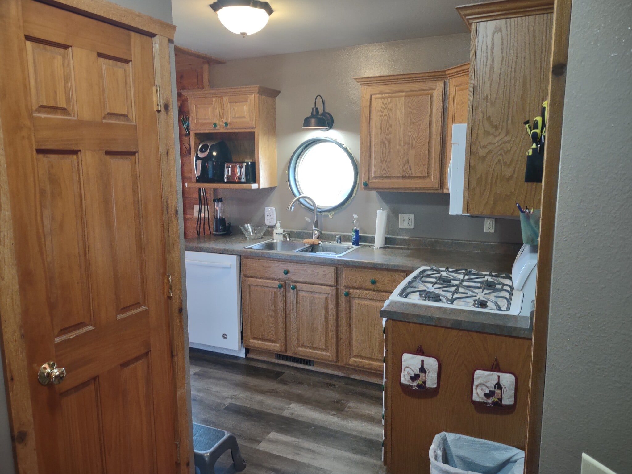 Kitchen - 424 Overlook Ct