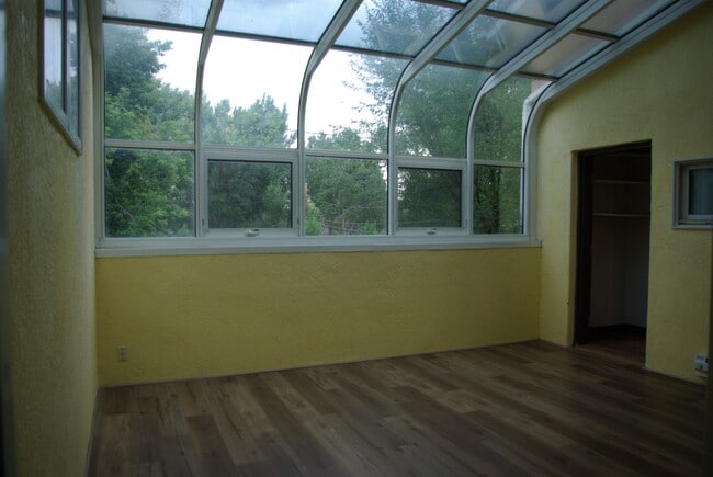 Building Photo - 520 W Buena Ventura St