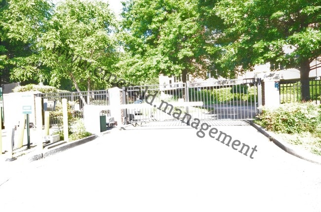 Building Photo - 640 Glen Iris Dr NE