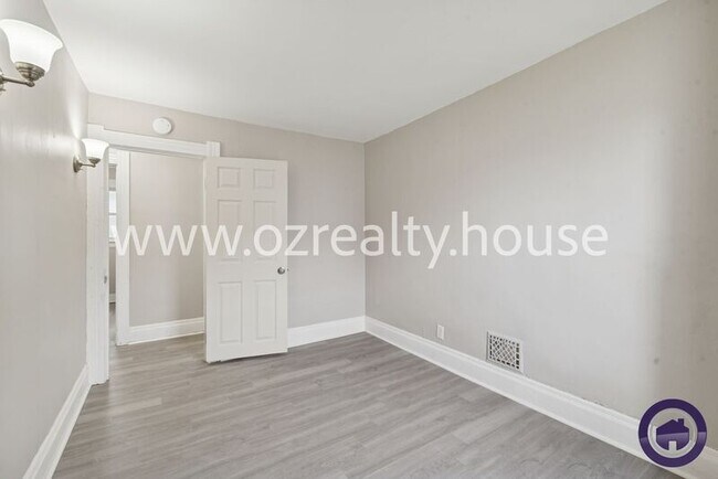 Building Photo - 3241 Cherry St