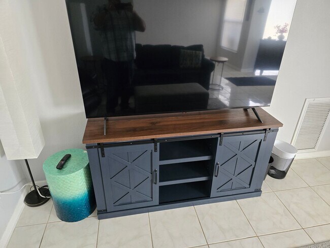 Building Photo - Live the Florida Lifestyle – Turnkey 2BR H...