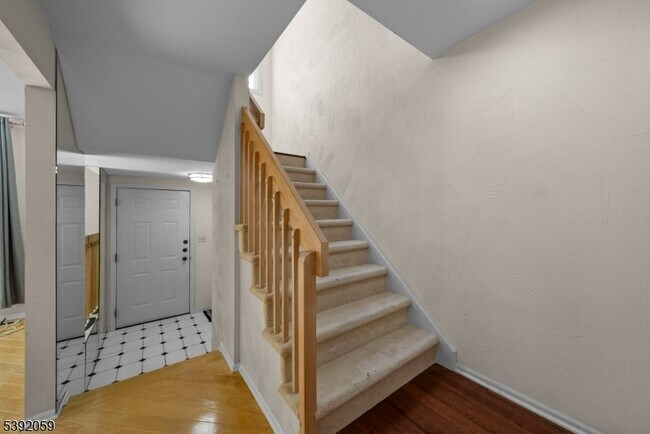 Building Photo - 148 Riverbend Dr