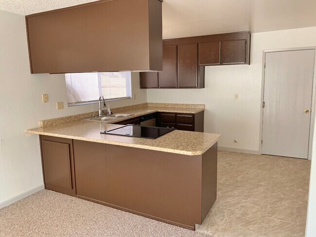 Building Photo - 805 Avon Ct